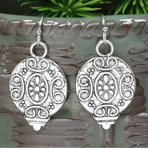 ⭐️ 5 for $25 Vintage Style Silver Tone Hoop Earrings